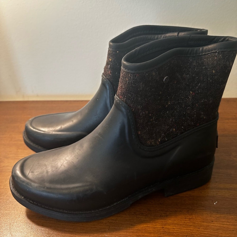 Women’s UGG rubber rain boots size 11 black